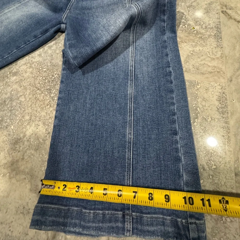 Classic Blue Women's Cropped Jeans
